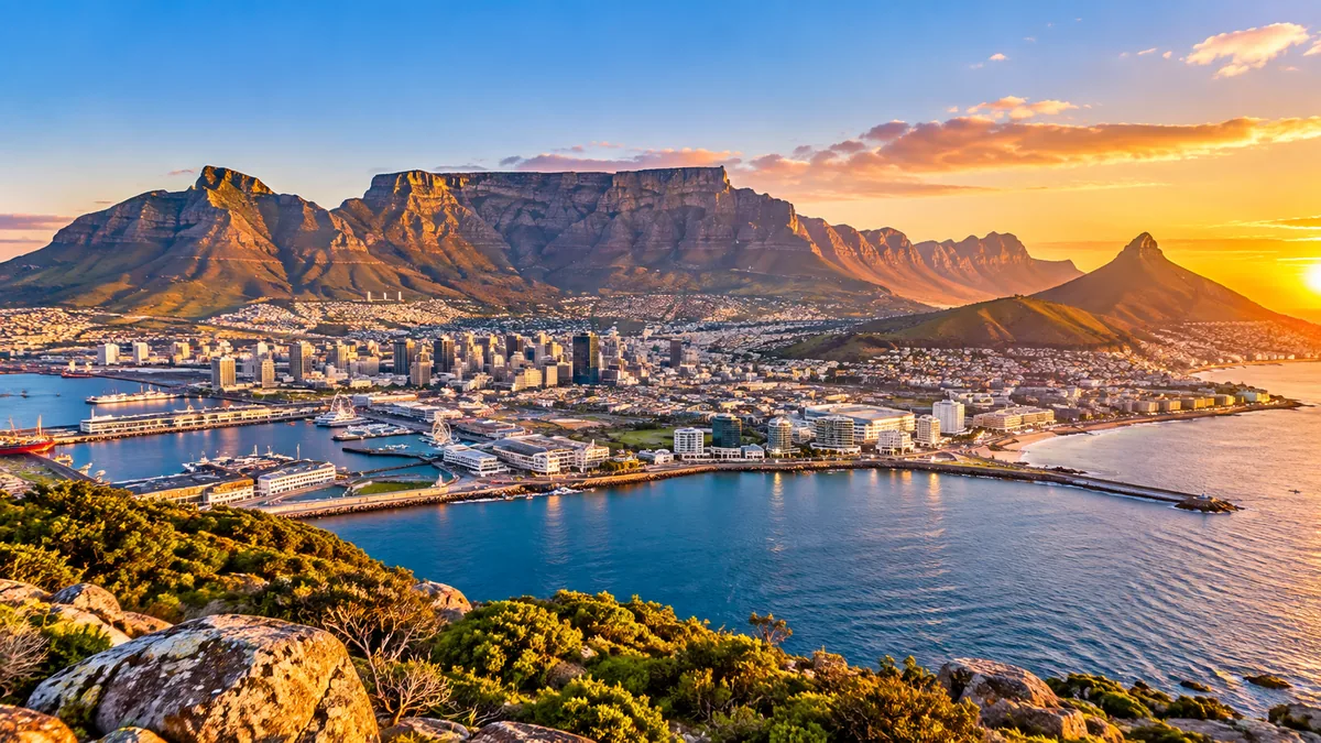 Cape Town Travel Guide: Best Things to Do, Where to Stay & Travel Tips
